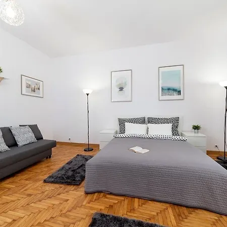 Royal Old Town Apartahotel